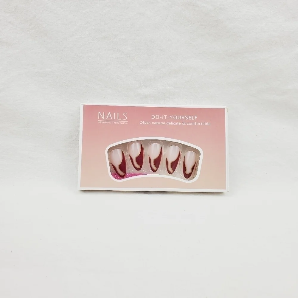 24 Pieces Fake press on nails